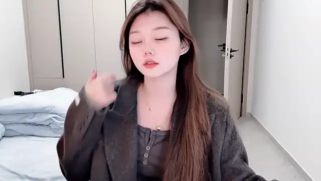 yangyang-1115 online show from November 6, 2025, 4:16 am