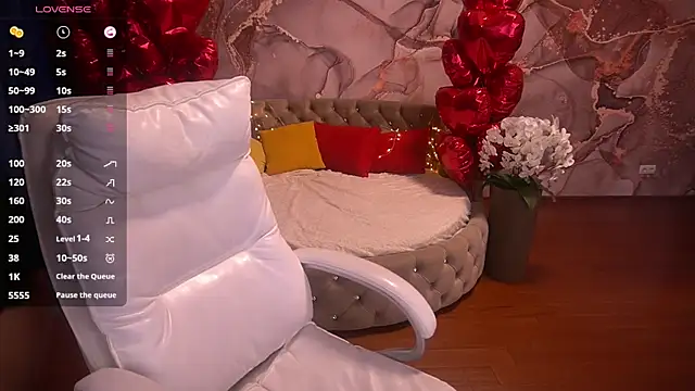 DreamyLinaa online show from February 22, 2025, 7:12 am