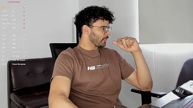 andrewChris  online show from October 27, 2025, 6:31 pm