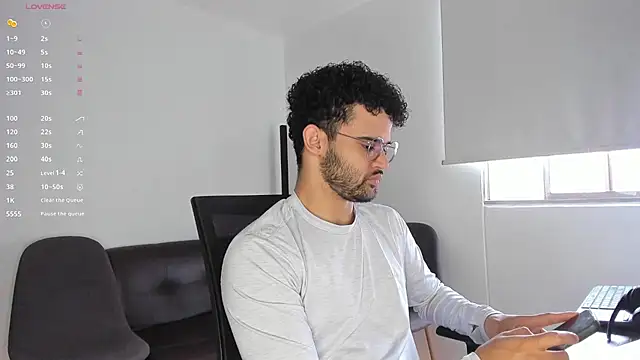 andrewChris  online show from October 31, 2025, 4:25 pm