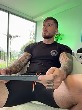 DimitriSullivan  online show from November 20, 2025, 5:57 pm