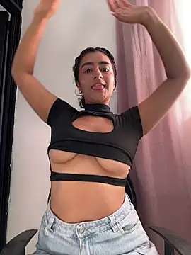 Snapshot of Lady_Rey chatting on April 11, 2026, 9:18 pm Lady Rey online show from April 11, 2026, 9:18 pm