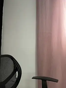 Snapshot of Lady_Rey chatting on April 7, 2026, 8:43 pm Lady Rey online show from April 7, 2026, 8:43 pm