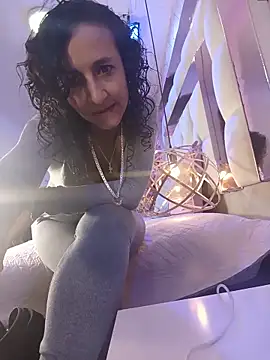 AriannaRussell  online show from May 16, 2026, 12:48 pm