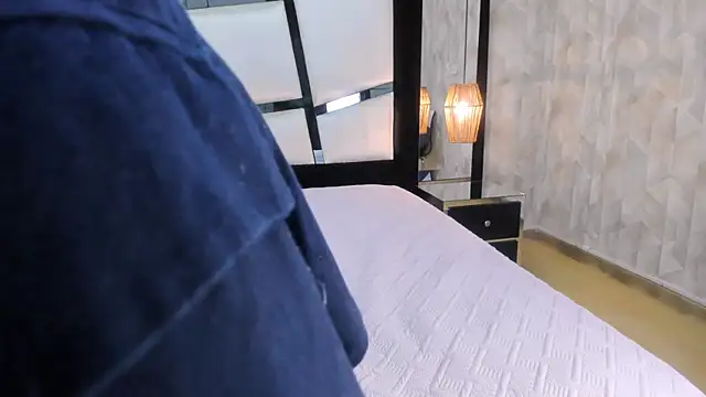 Snapshot of AriannaRussell_ chatting on September 16, 2025, 1:56 pm AriannaRussell online show from September 16, 2025, 1:56 pm