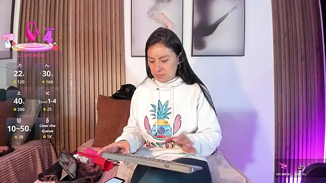 Ella Rousse online show from November 15, 2025, 2:32 pm