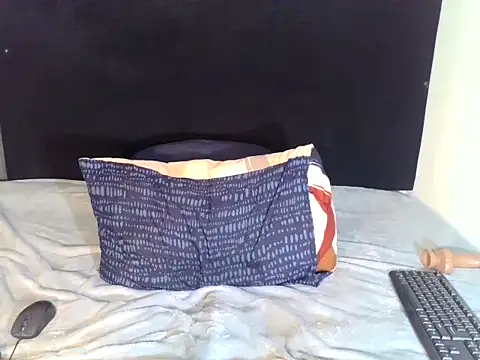 RayaBae online show from December 23, 2025, 12:11 am