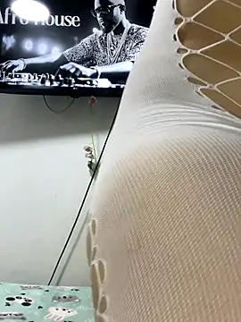 Snapshot of Leyna_Kenet chatting on November 7, 2025, 9:52 pm Leyna Kenet online show from November 7, 2025, 9:52 pm