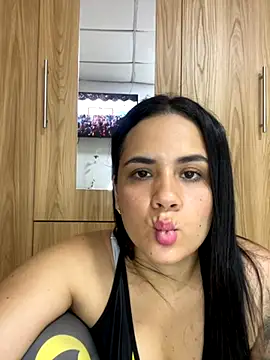 Snapshot of Leyna_Kenet chatting on November 26, 2025, 10:10 pm Leyna Kenet online show from November 26, 2025, 10:10 pm