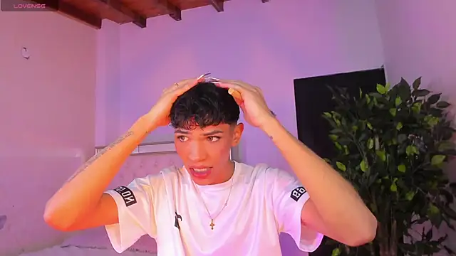 Snapshot of im_sebaslopez chatting on February 12, 2026, 7:46 pm im sebaslopez online show from February 12, 2026, 7:46 pm