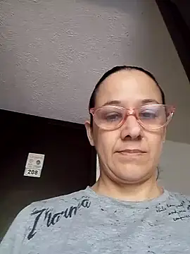 Snapshot of nicolle_milf1978 chatting on April 27, 2026, 1:31 pm nicolle milf1978 online show from April 27, 2026, 1:31 pm