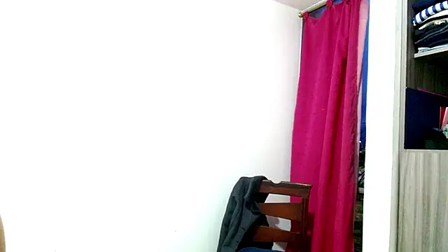 Snapshot of nicolle_milf1978 chatting on April 17, 2026, 10:29 am nicolle milf1978 online show from April 17, 2026, 10:29 am