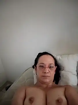 Snapshot of nicolle_milf1978 chatting on May 3, 2026, 12:42 pm nicolle milf1978 online show from May 3, 2026, 12:42 pm
