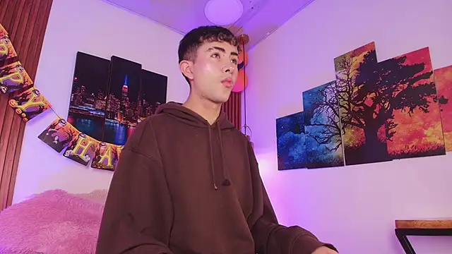 Noah Xitruxx online show from November 4, 2025, 3:21 am