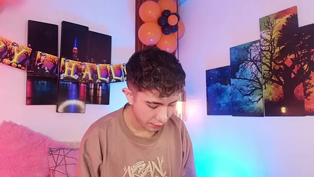 Noah Xitruxx online show from October 11, 2025, 3:51 am