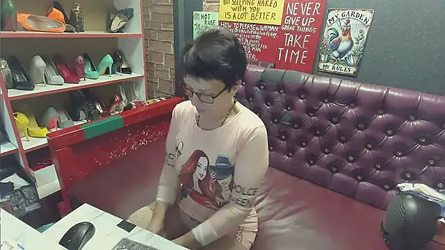 Snapshot of Lily4yourfun chatting on January 4, 2025, 7:03 am Lily4yourfun online show from January 4, 2025, 7:03 am