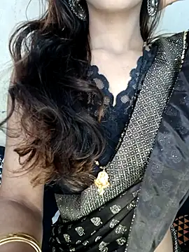 xpihu online show from October 26, 2025, 5:57 pm