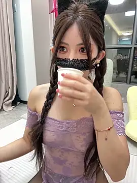 Selenaaaaa- online show from March 4, 2025, 3:04 pm