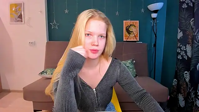 Xloe Queen online show from February 10, 2025, 9:25 am