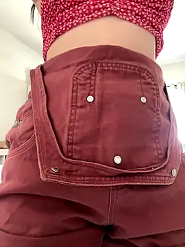 Snapshot of Morguisssz chatting on November 12, 2025, 4:33 pm Morguisssz online show from November 12, 2025, 4:33 pm