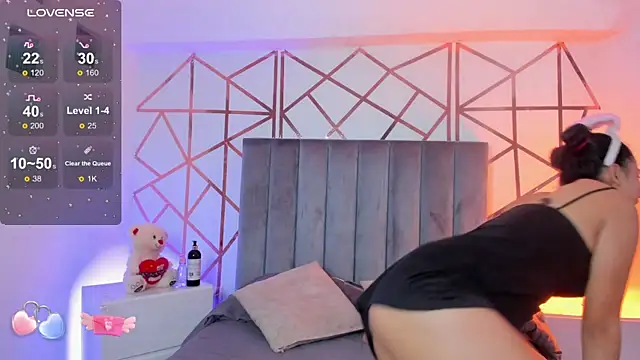 Giselle Roldan online show from March 22, 2025, 11:42 am