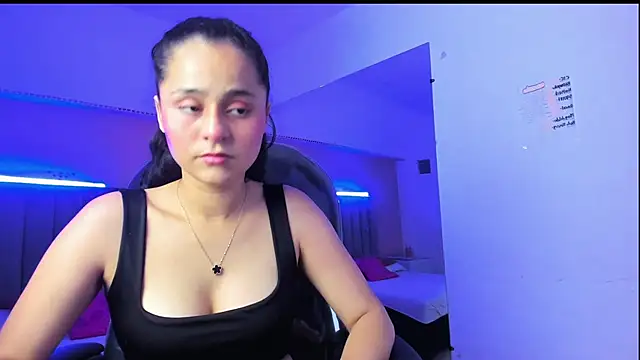 Giselle Roldan online show from May 23, 2026, 4:22 am