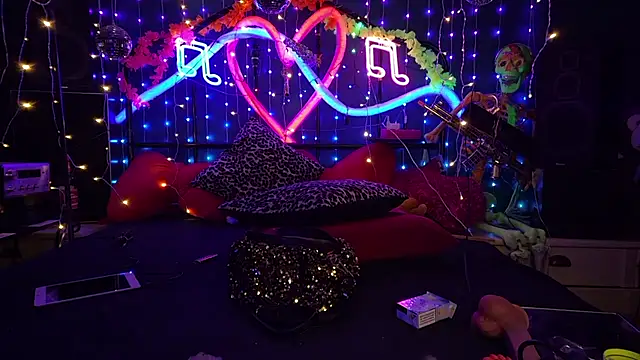 anonymouszN online show from April 16, 2026, 8:42 pm