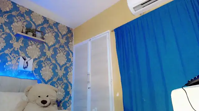 nicoledollts online show from June 11, 2026, 6:38 pm
