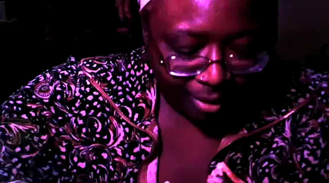 BigKittyRaven online show from December 8, 2024, 4:01 am