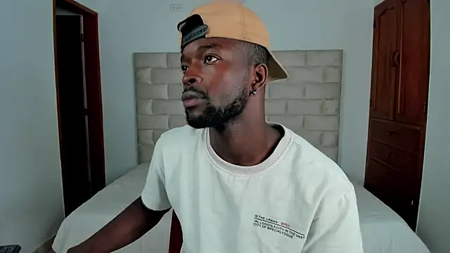 Snapshot of Dylan_Taylor chatting on November 12, 2025, 12:31 pm Dylan Taylor online show from November 12, 2025, 12:31 pm