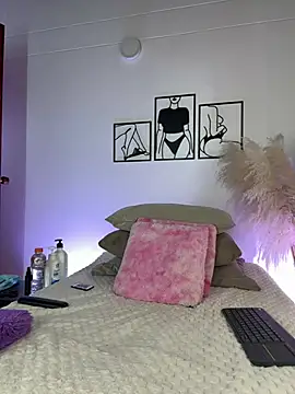 ellie mcdonald online show from February 24, 2026, 9:37 pm