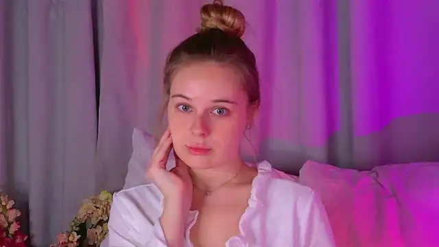 Snapshot of BeatriceEsmont chatting on September 18, 2025, 7:28 pm BeatriceEsmont online show from September 18, 2025, 7:28 pm