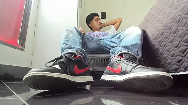 Snapshot of latin_bbc chatting on November 24, 2025, 8:20 pm latin bbc online show from November 24, 2025, 8:20 pm