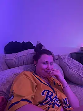 Snapshot of funcouple012 chatting on April 5, 2026, 9:05 am funcouple012 online show from April 5, 2026, 9:05 am