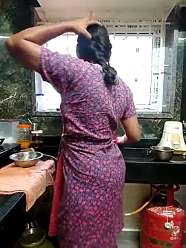 Tamil Shalini Lustyy online show from February 12, 2026, 1:27 am