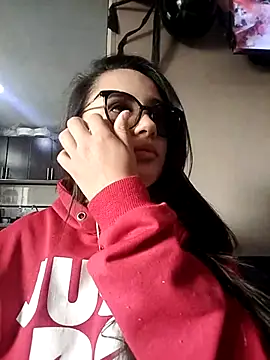 Snapshot of Victoria_Ponce1 chatting on October 15, 2025, 5:32 pm Victoria Ponce1 online show from October 15, 2025, 5:32 pm