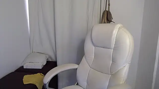 Snapshot of Xileny-Halliwey chatting on October 10, 2025, 4:30 pm Xileny-Halliwey online show from October 10, 2025, 4:30 pm