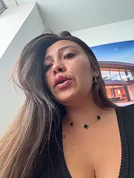 LIZ-06  online show from March 3, 2026, 1:51 pm