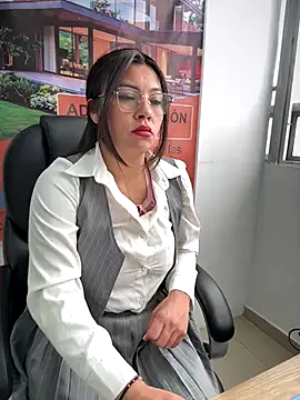 LIZ-06  online show from November 30, 2025, 3:35 pm