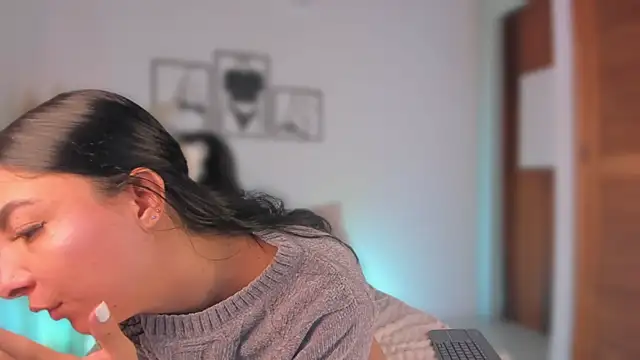 777AylinZ online show from April 6, 2026, 11:22 am