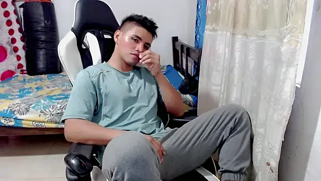 Snapshot of danilo302209 chatting on January 21, 2025, 5:20 pm danilo302209 online show from January 21, 2025, 5:20 pm