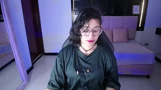 Lili Gomez  online show from September 13, 2025, 10:59 am