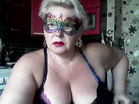Snapshot of Lisa_Suzie chatting on May 14, 2026, 7:05 am Lisa Suzie online show from May 14, 2026, 7:05 am