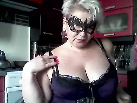Snapshot of Lisa_Suzie chatting on April 22, 2026, 7:26 am Lisa Suzie online show from April 22, 2026, 7:26 am