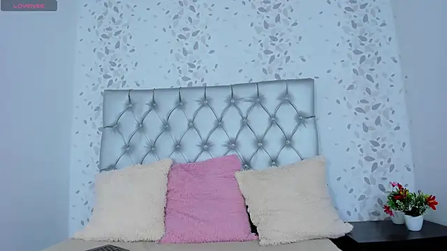 Snapshot of candymery chatting on February 19, 2025, 7:37 pm candymery online show from February 19, 2025, 7:37 pm