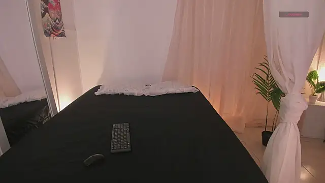 Snapshot of Lia_Sweett_ chatting on February 4, 2026, 3:29 pm Lia Sweett online show from February 4, 2026, 3:29 pm