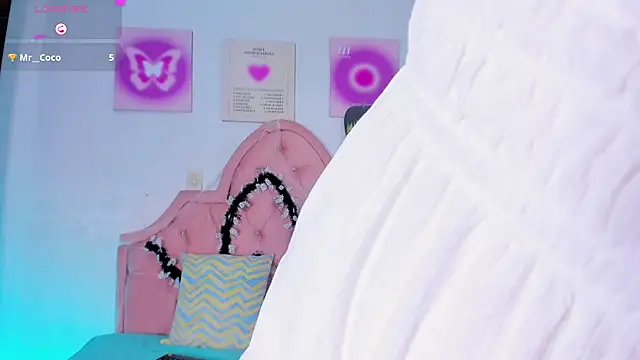 amandalee01 online show from October 24, 2025, 7:13 pm