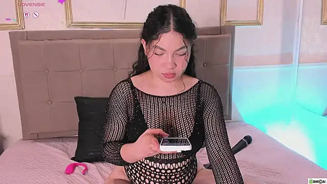 amandalee01 online show from April 20, 2026, 9:38 pm
