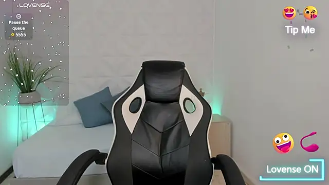 Snapshot of stephanya_ chatting on March 11, 2025, 7:03 pm stephanya online show from March 11, 2025, 7:03 pm