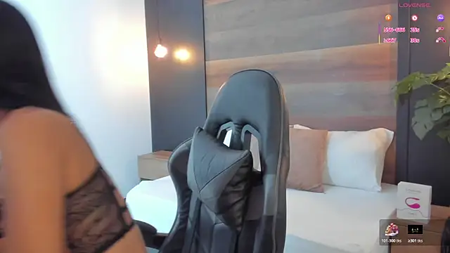 Snapshot of stephanya_ chatting on November 1, 2025, 6:57 pm stephanya online show from November 1, 2025, 6:57 pm